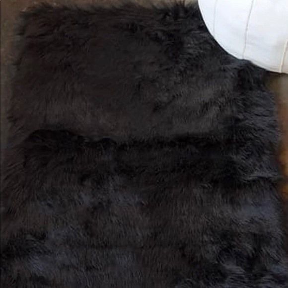LUXE Hudson Faux Fur Rectangular Rug NWT - Picture 3 of 4